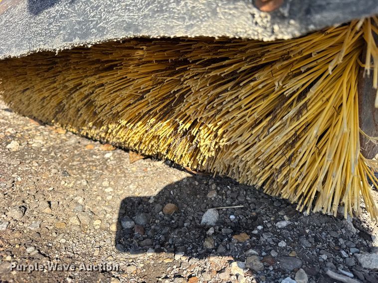 image for item ER0260 2007 Toro Groundsmaster 7200 with Polar Trac system