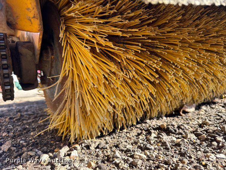 image for item ER0260 2007 Toro Groundsmaster 7200 with Polar Trac system