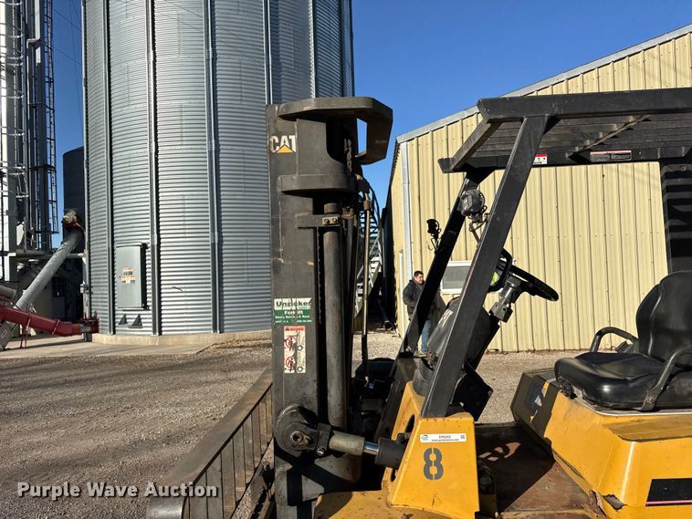 image for item ER0262 Caterpillar DP40KL forklift