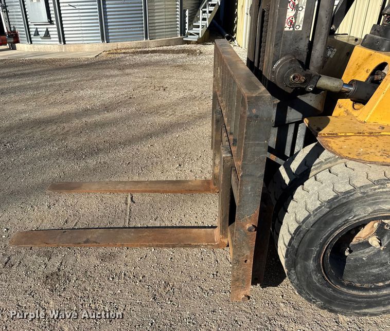 image for item ER0262 Caterpillar DP40KL forklift