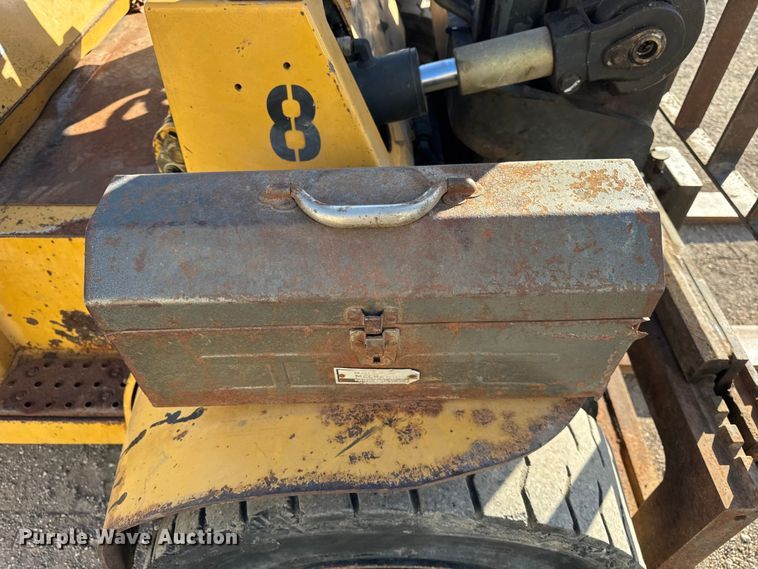 image for item ER0262 Caterpillar DP40KL forklift