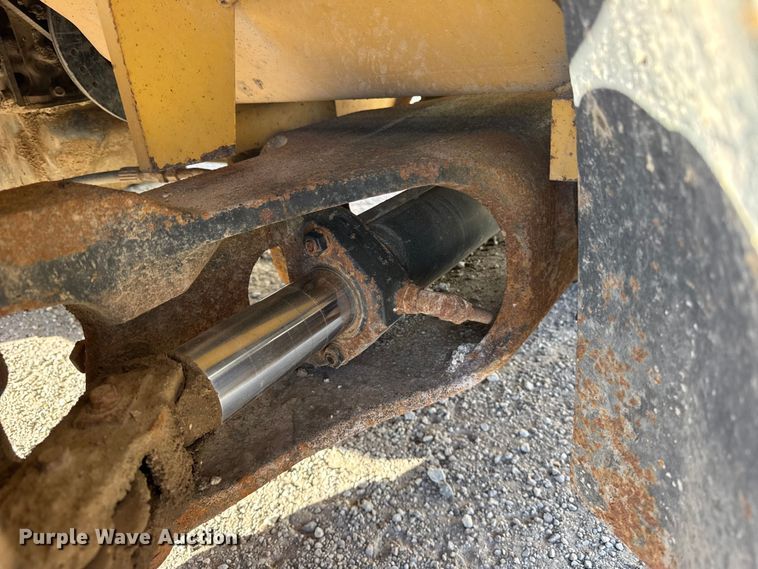 image for item ER0262 Caterpillar DP40KL forklift