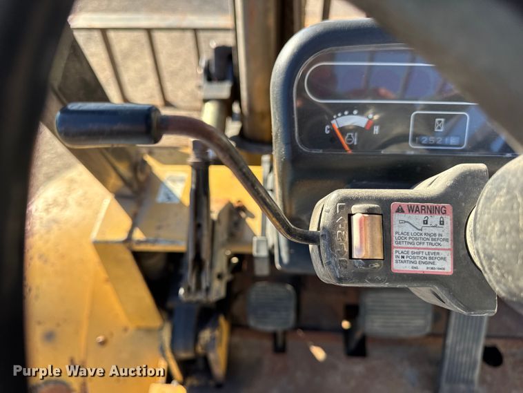 image for item ER0262 Caterpillar DP40KL forklift