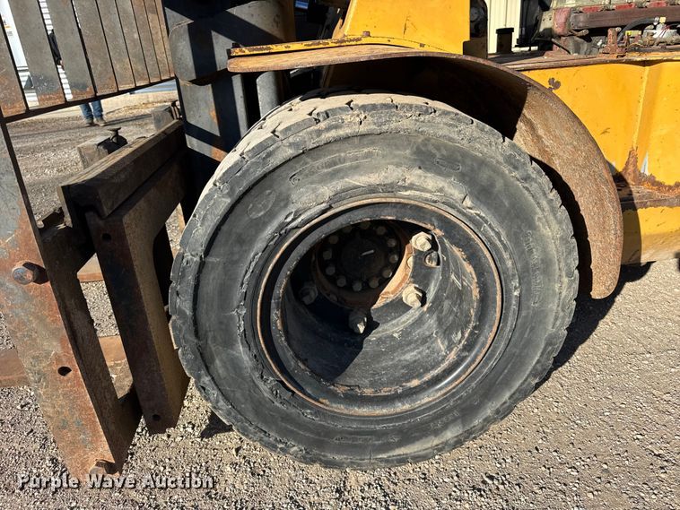 image for item ER0262 Caterpillar DP40KL forklift