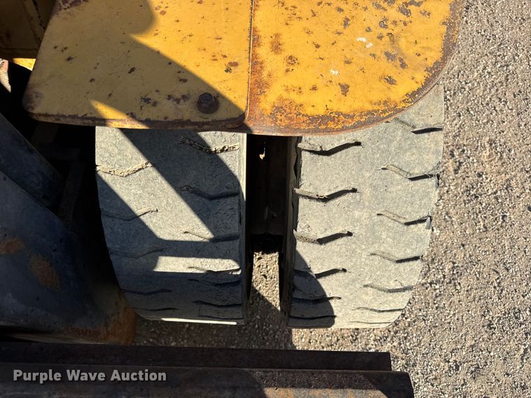 image for item ER0262 Caterpillar DP40KL forklift