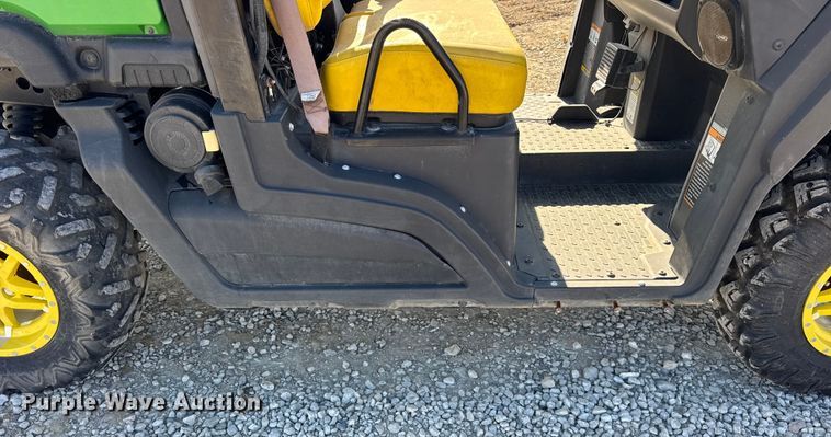 image for item ER0278 2019 John Deere XUV835M utility vehicle