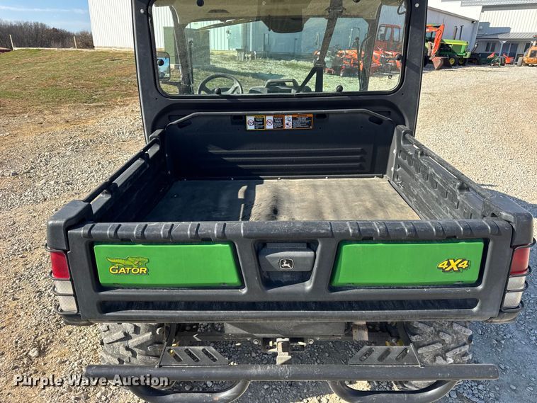 image for item ER0278 2019 John Deere XUV835M utility vehicle