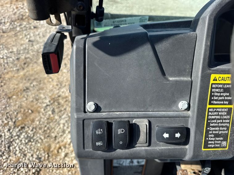 image for item ER0278 2019 John Deere XUV835M utility vehicle