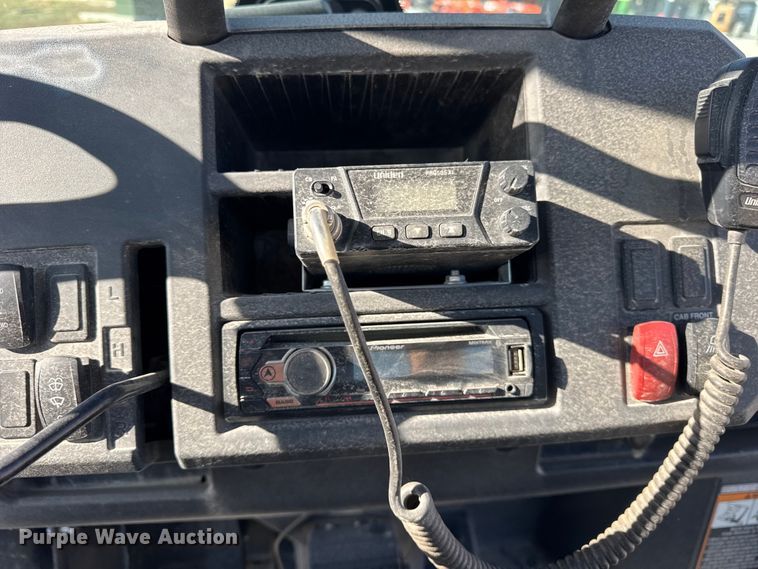 image for item ER0278 2019 John Deere XUV835M utility vehicle