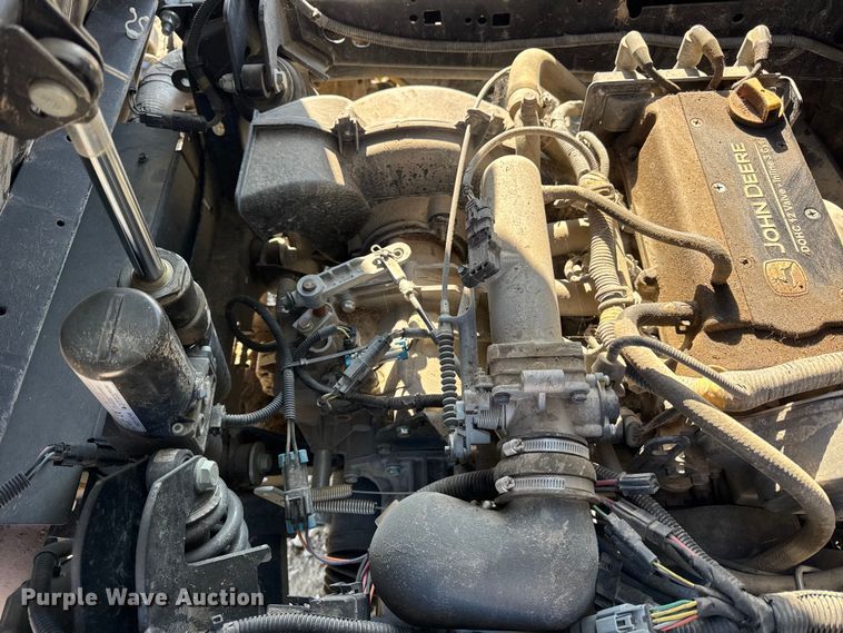 image for item ER0278 2019 John Deere XUV835M utility vehicle