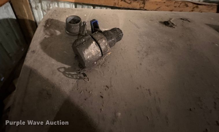 image for item ER0290 (2) tanks