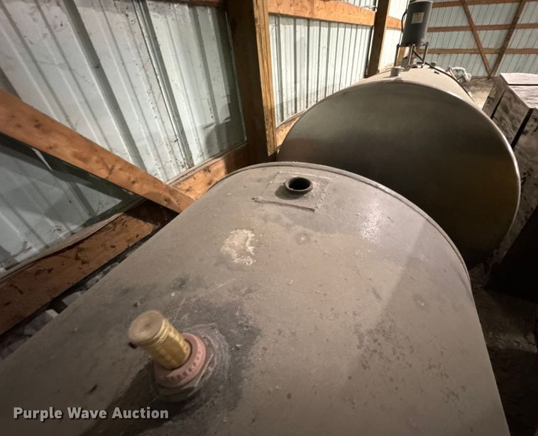 image for item ER0290 (2) tanks