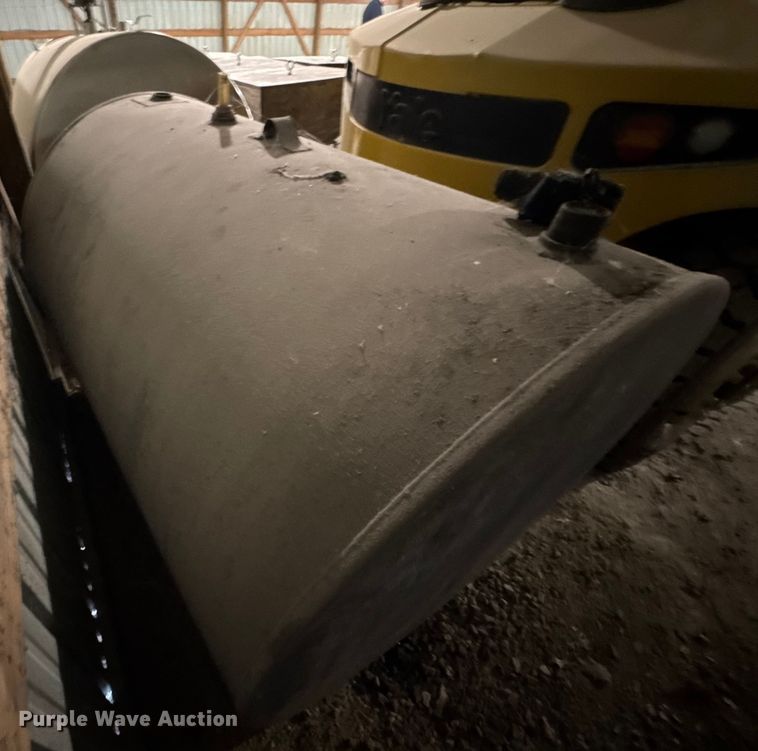 image for item ER0290 (2) tanks