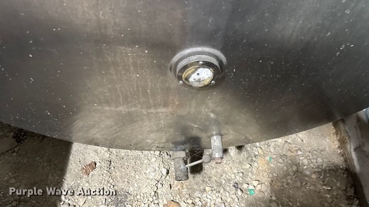 image for item ER0290 (2) tanks