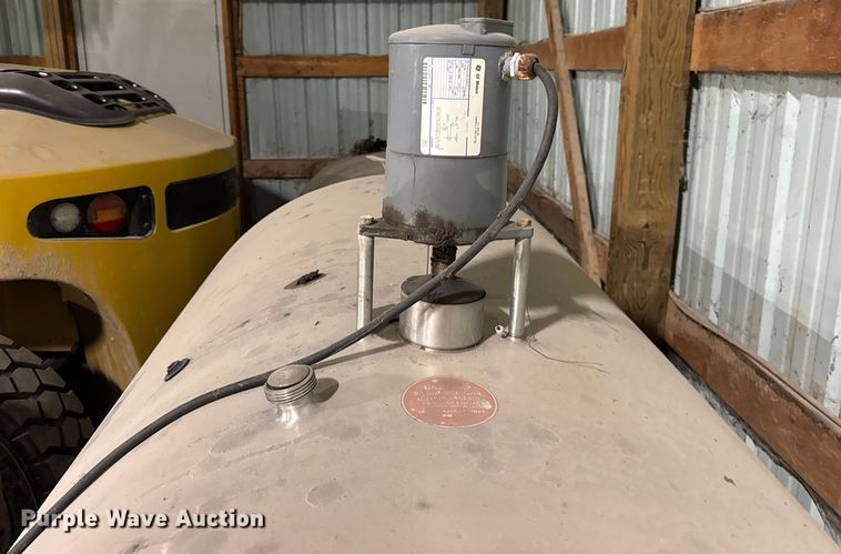 image for item ER0290 (2) tanks