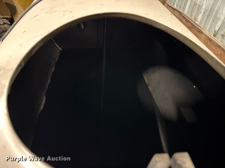 image for item ER0290 (2) tanks