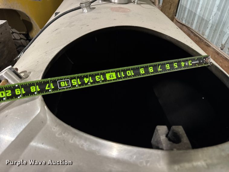 image for item ER0290 (2) tanks