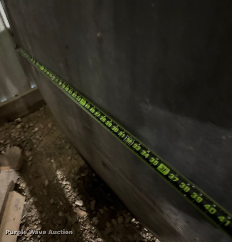 image for item ER0290 (2) tanks