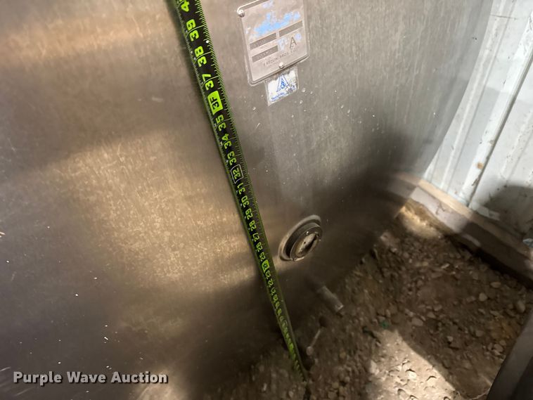 image for item ER0290 (2) tanks