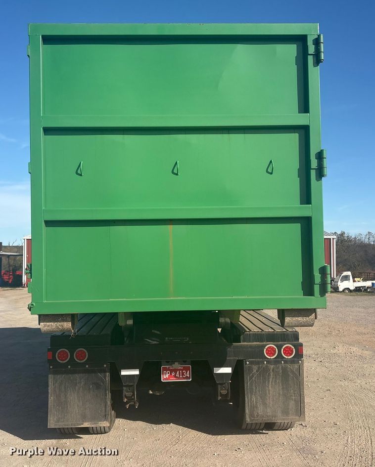 image for item ER1084 2019 Cheetah Chassis Corporation Swaploader hook lift container trailer
