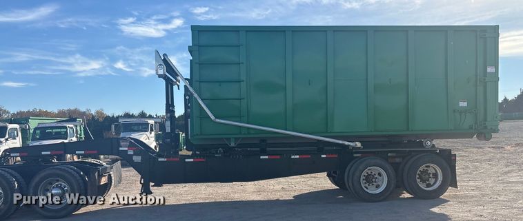 image for item ER1084 2019 Cheetah Chassis Corporation Swaploader hook lift container trailer