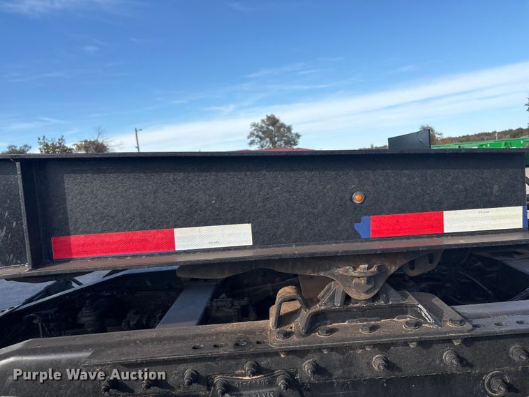 image for item ER1084 2019 Cheetah Chassis Corporation Swaploader hook lift container trailer