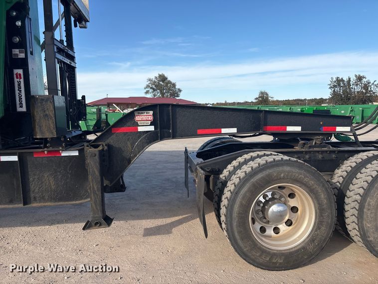 image for item ER1084 2019 Cheetah Chassis Corporation Swaploader hook lift container trailer