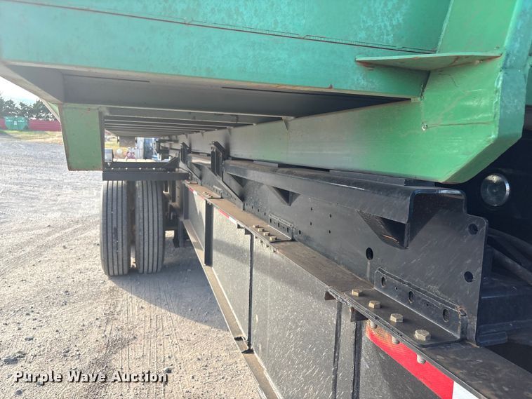 image for item ER1084 2019 Cheetah Chassis Corporation Swaploader hook lift container trailer