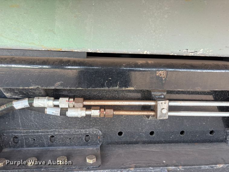 image for item ER1084 2019 Cheetah Chassis Corporation Swaploader hook lift container trailer