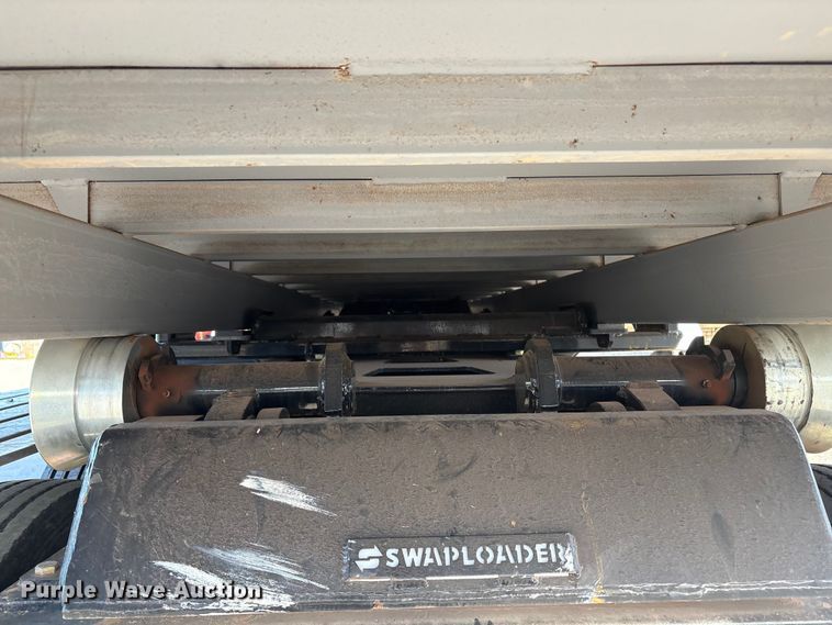 image for item ER1084 2019 Cheetah Chassis Corporation Swaploader hook lift container trailer