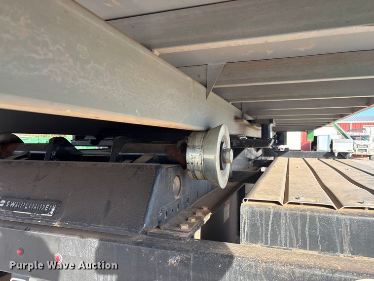 image for item ER1084 2019 Cheetah Chassis Corporation Swaploader hook lift container trailer