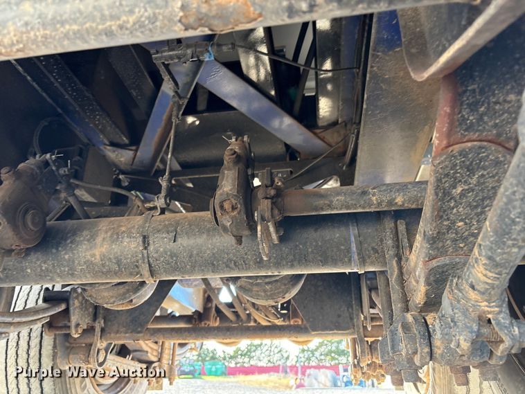 image for item ER1084 2019 Cheetah Chassis Corporation Swaploader hook lift container trailer