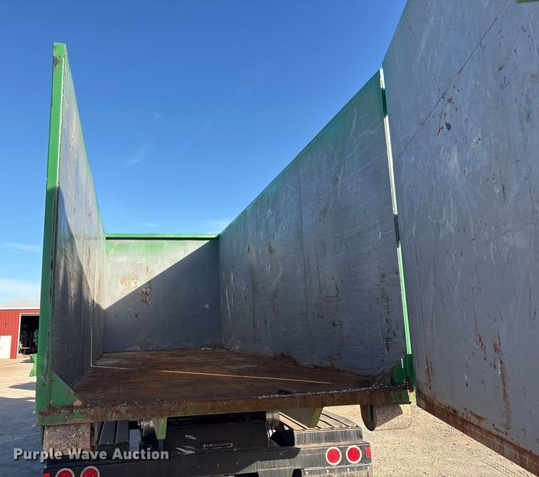 image for item ER1084 2019 Cheetah Chassis Corporation Swaploader hook lift container trailer