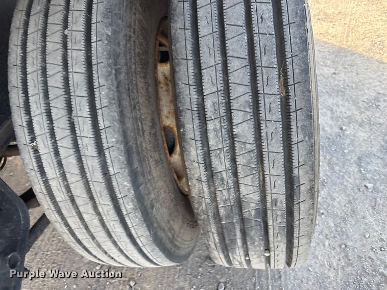 image for item ER1084 2019 Cheetah Chassis Corporation Swaploader hook lift container trailer