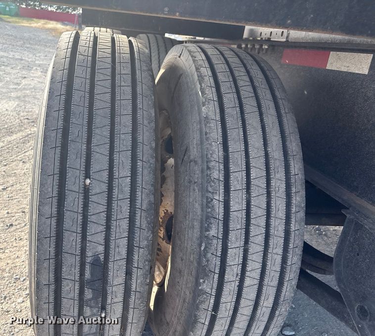 image for item ER1084 2019 Cheetah Chassis Corporation Swaploader hook lift container trailer