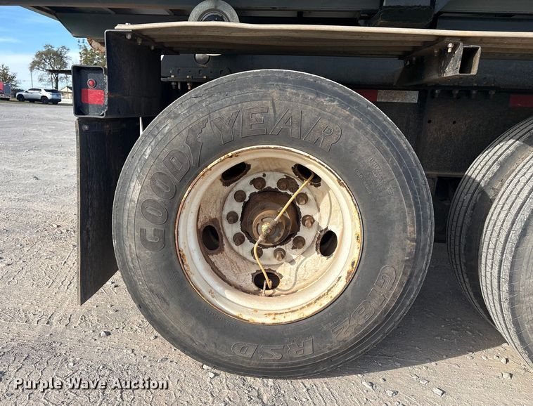 image for item ER1084 2019 Cheetah Chassis Corporation Swaploader hook lift container trailer