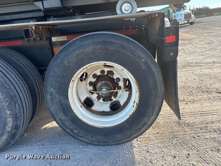 image for item ER1084 2019 Cheetah Chassis Corporation Swaploader hook lift container trailer