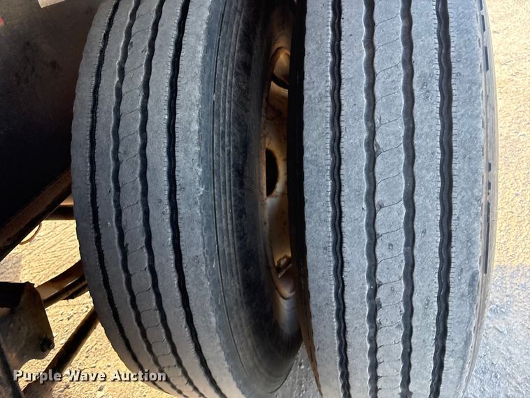 image for item ER1084 2019 Cheetah Chassis Corporation Swaploader hook lift container trailer