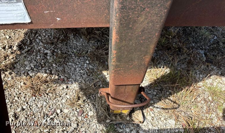 image for item ET4657 1997 MAC-LANDER Flatbed equipment trailer