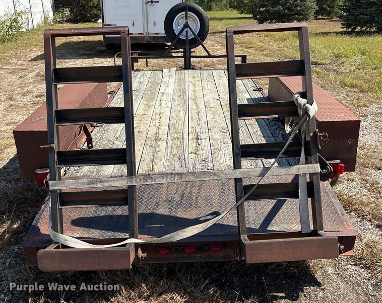 image for item ET4657 1997 MAC-LANDER Flatbed equipment trailer