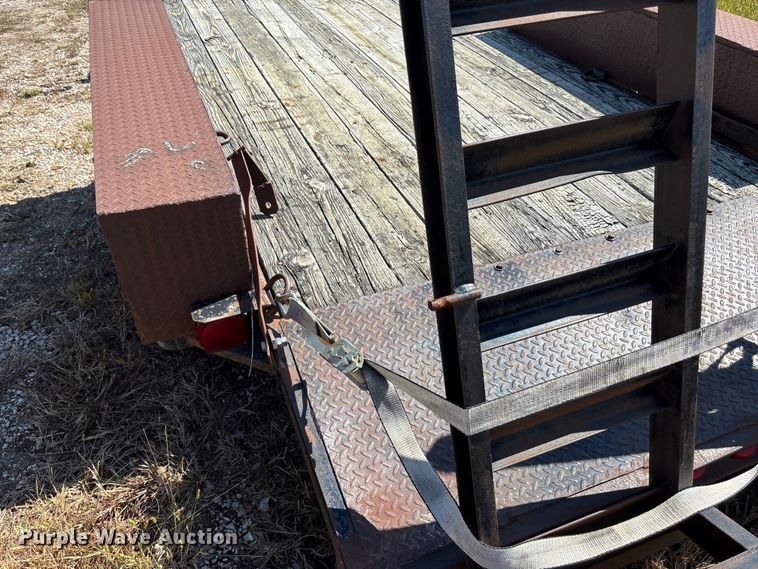 image for item ET4657 1997 MAC-LANDER Flatbed equipment trailer