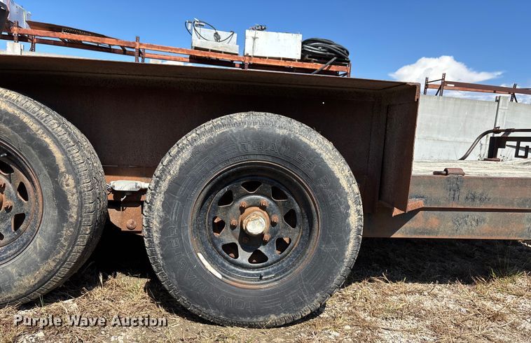 image for item ET4657 1997 MAC-LANDER Flatbed equipment trailer