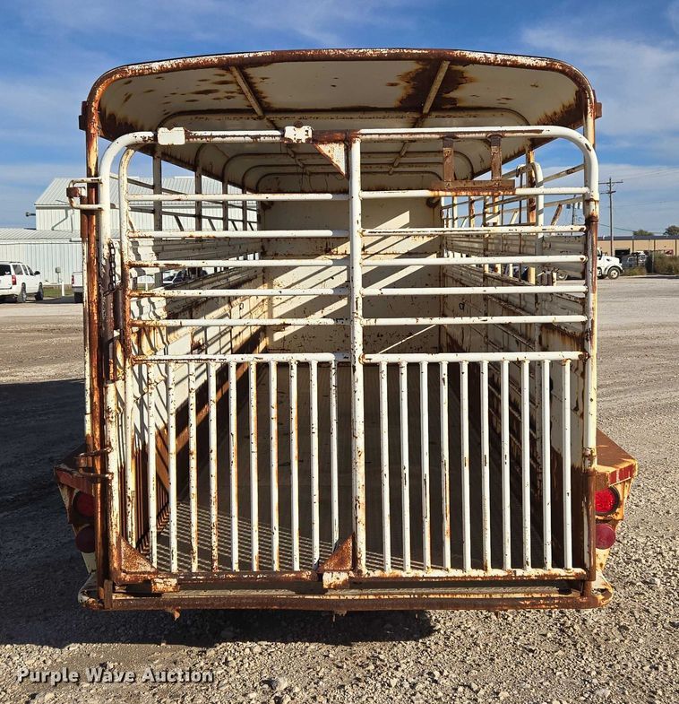 image for item ET5238 1993 W-W Trailer Manufacturers livestock trailer