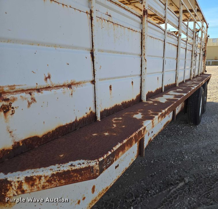 image for item ET5238 1993 W-W Trailer Manufacturers livestock trailer