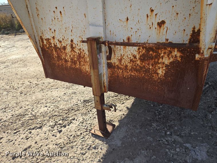 image for item ET5238 1993 W-W Trailer Manufacturers livestock trailer