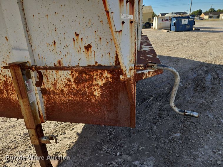 image for item ET5238 1993 W-W Trailer Manufacturers livestock trailer