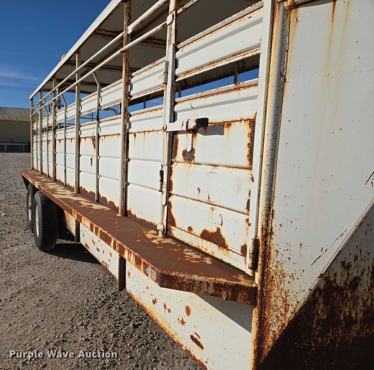 image for item ET5238 1993 W-W Trailer Manufacturers livestock trailer