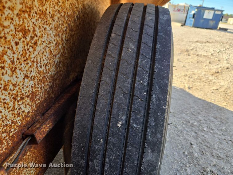 image for item ET5238 1993 W-W Trailer Manufacturers livestock trailer