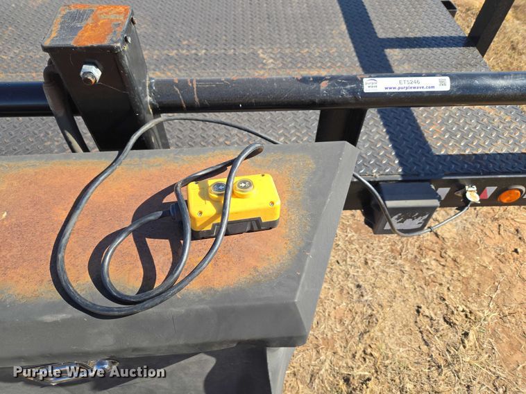 image for item ET5246 2012 Lamar Trailers INC. UT10K equipment trailer