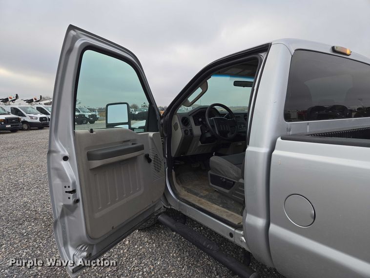 image for item ET5253 2010 Ford F250 pickup truck